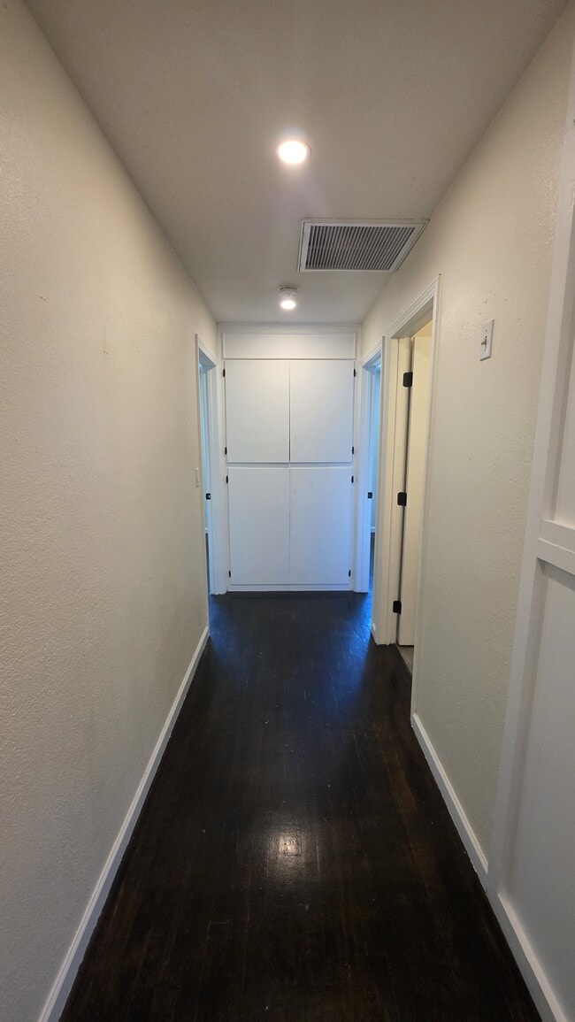 Building Photo - 888 Glenn St