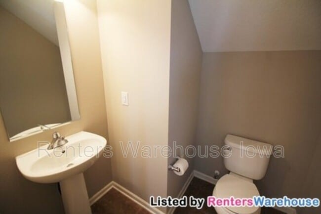 Building Photo - 9155 Coneflower Dr