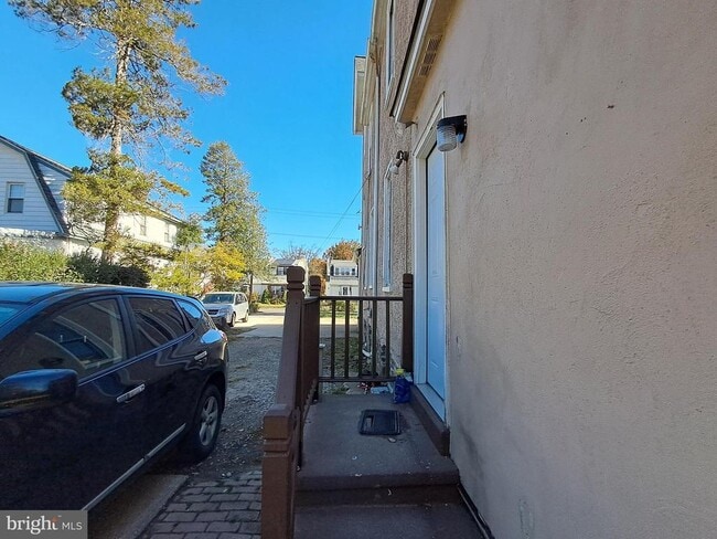 Building Photo - 108 S Clifton Ave