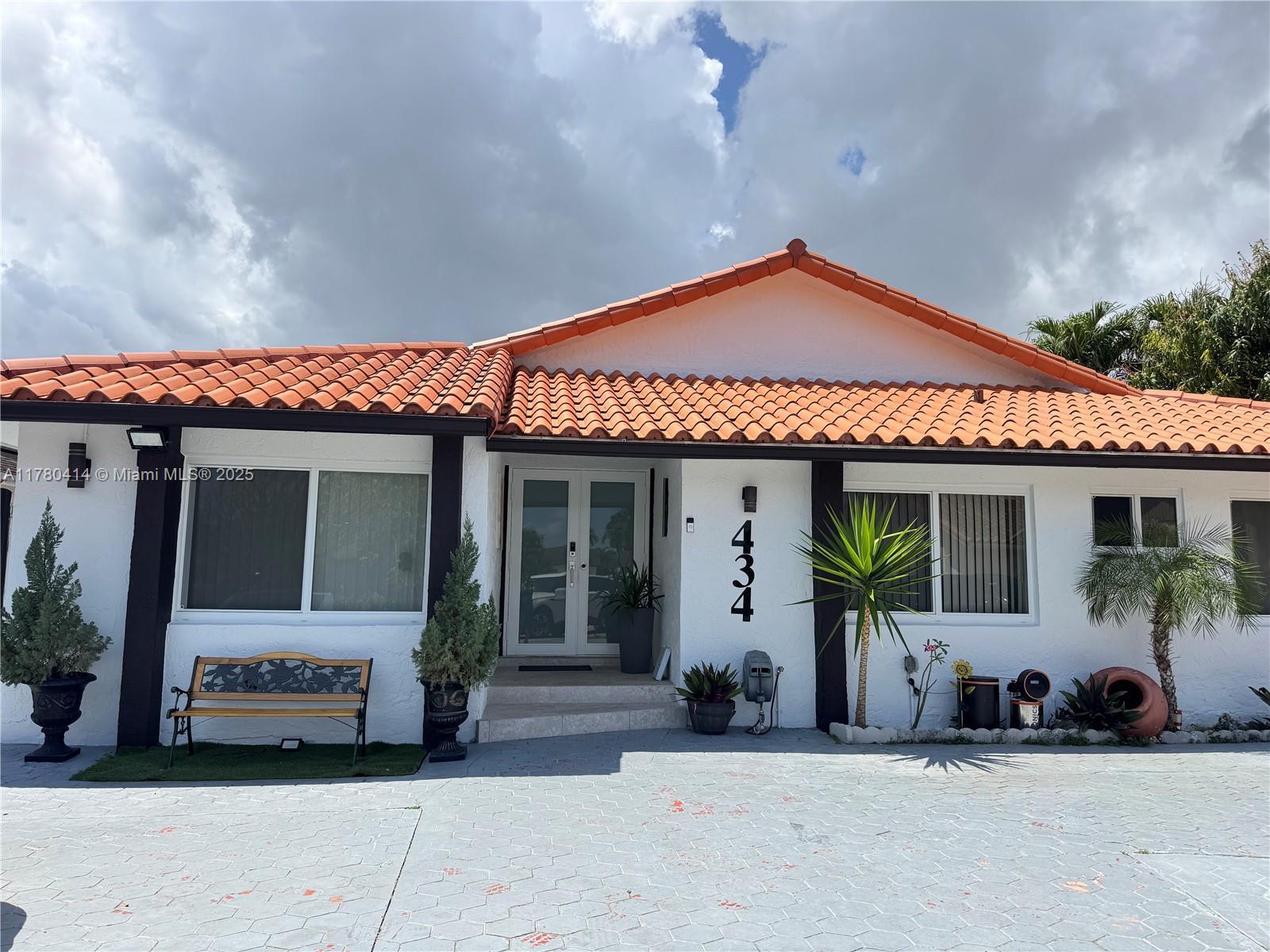Building Photo - 434 SW 99th Ct