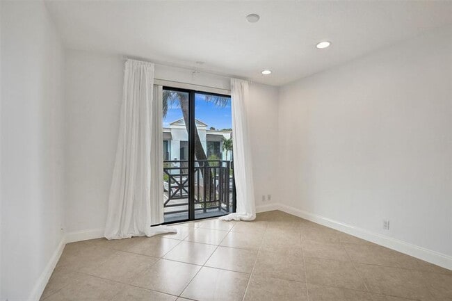 Building Photo - 1658 S Ocean Ln