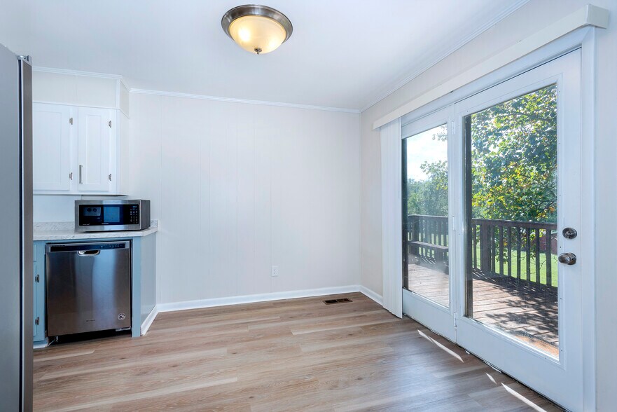 Dining Area - 5760 Saundersville Rd