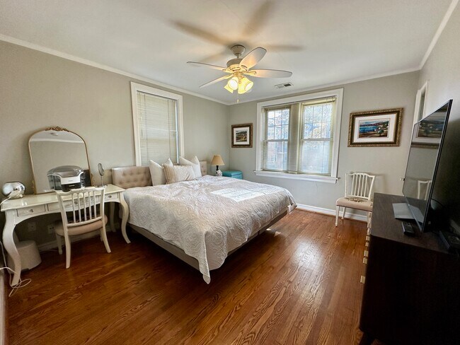 Building Photo - 7535 York Dr