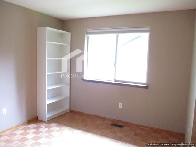 Building Photo - Charming 3-Bedroom Rambler with Spacious Backyard