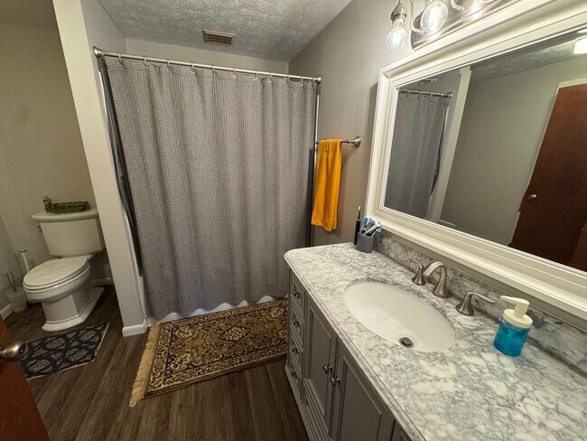 Building Photo - 2432 Montclair Ave