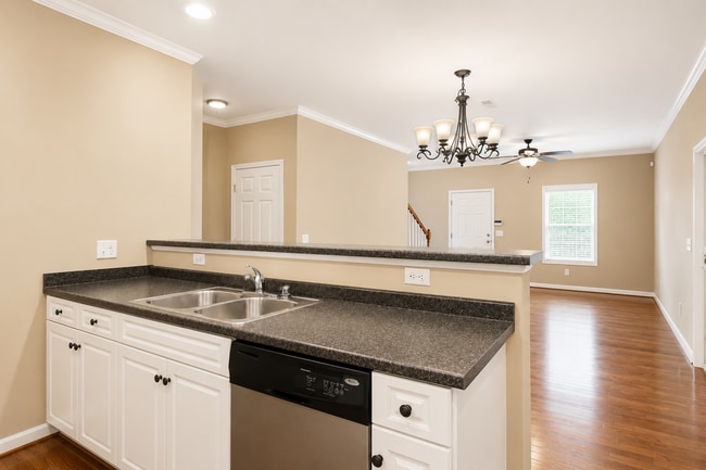 Building Photo - 899 Magnolia Ct