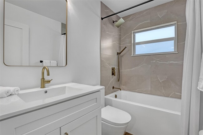 Building Photo - 416 W Mango St