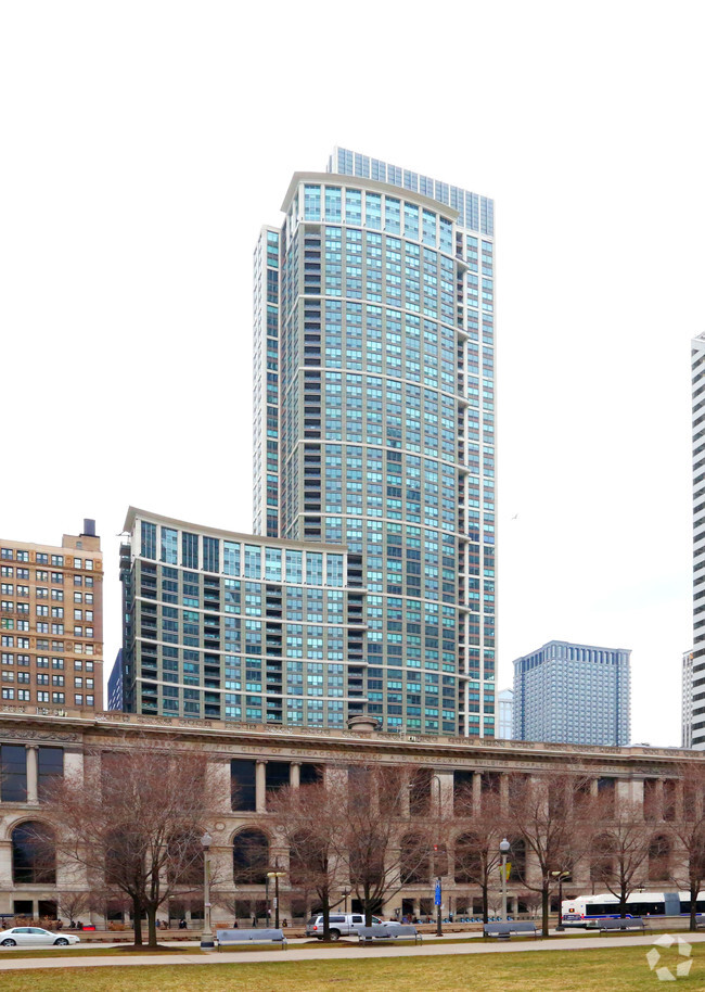 Building Photo - The Heritage Shops At Millennium Park