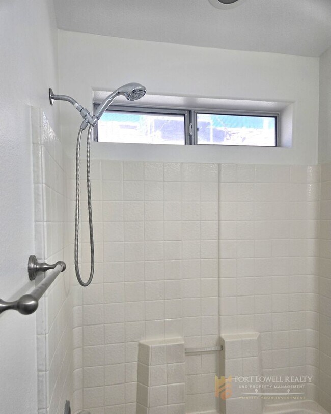 Building Photo - Fully remodeled, spacious 3 bed 2.5 bath, two-story home in Phoenix