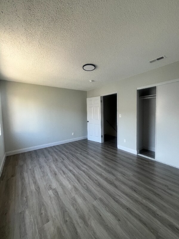 Building Photo - 1156 W 39th St