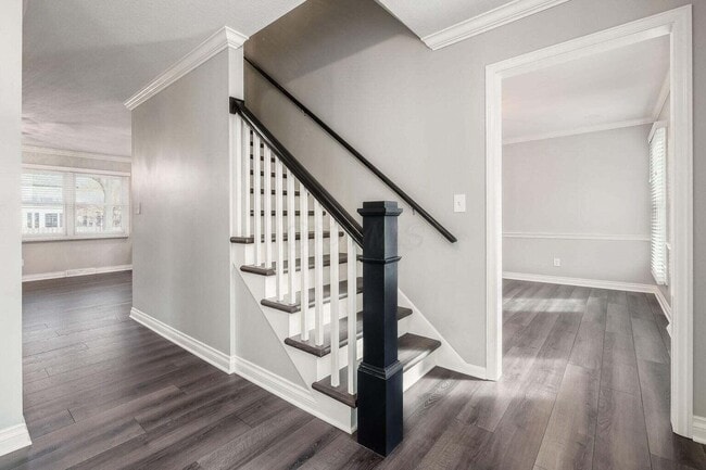 Building Photo - 1350 Marlyn Dr