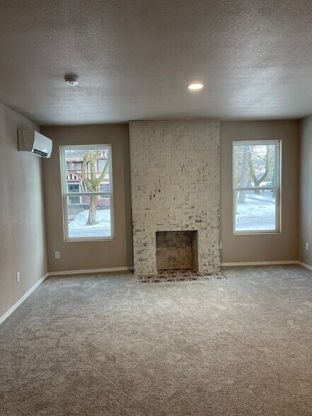 Building Photo - 1902 W 10th Ave