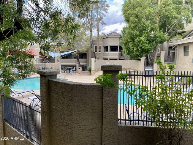 Building Photo - 1720 E Thunderbird Rd