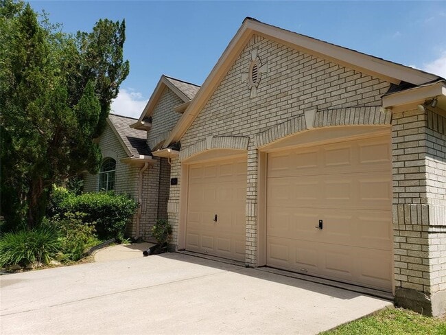 Building Photo - 3614 Double Lake Dr