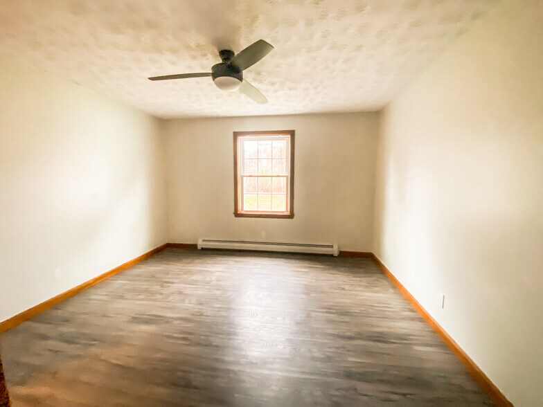 Building Photo - 27 Brookview Dr