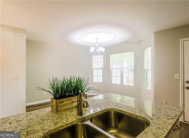 Building Photo - 5823 Strathmoor Manor Cir