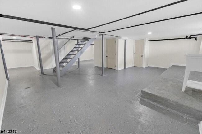 Building Photo - 153 Clairmont Terrace