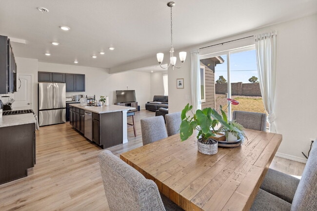 Building Photo - Bright and Beautiful Home with Gourmet Kitchen & Hardwood Floors