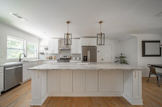 Building Photo - 3154 N Druid Hills Rd