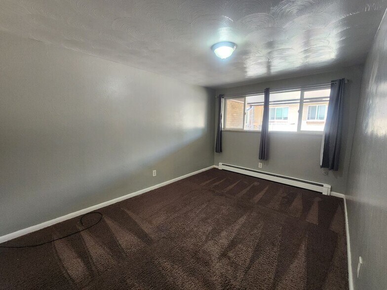 Building Photo - 1753 Clinton St