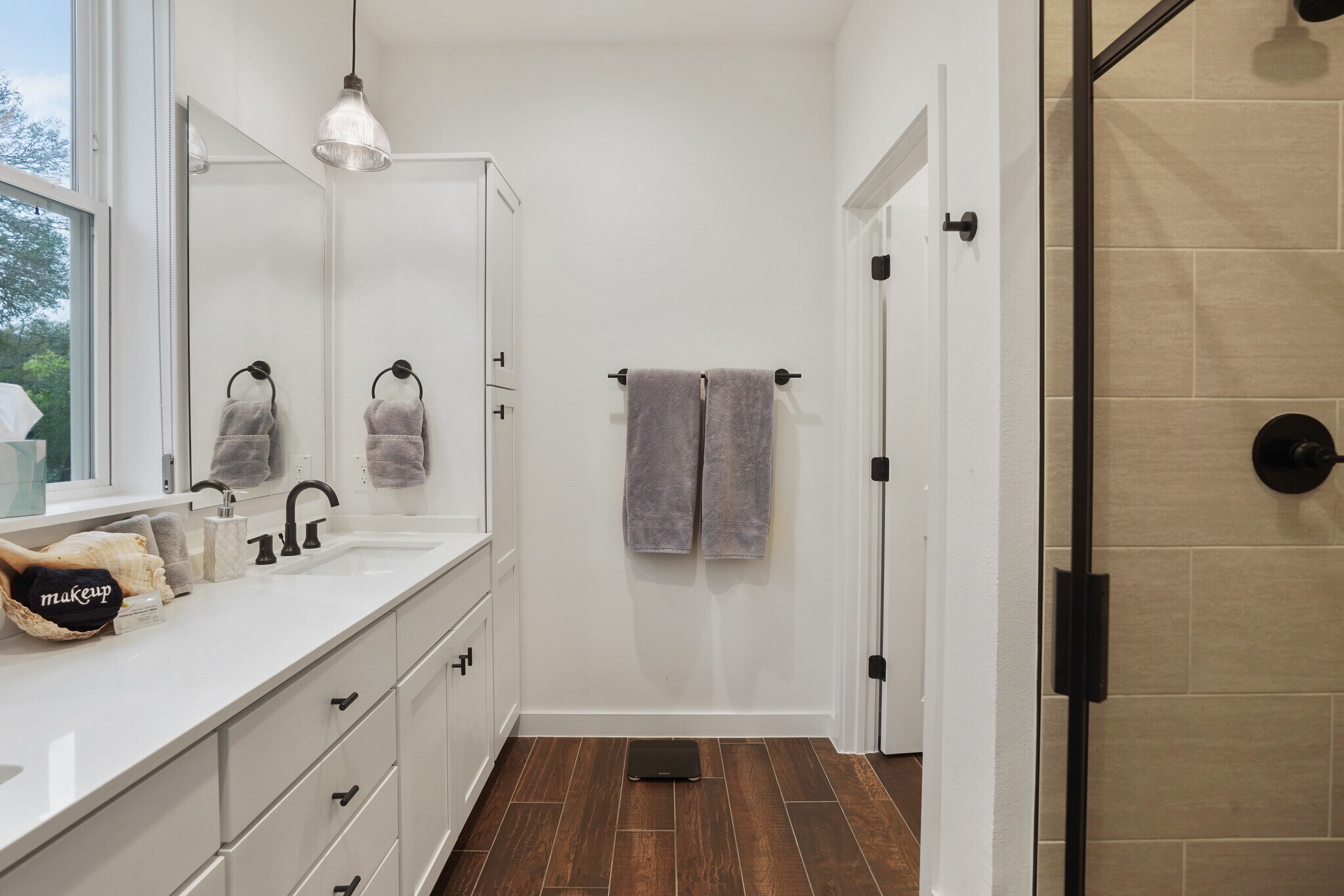 Building Photo - 3809 Valley View Rd