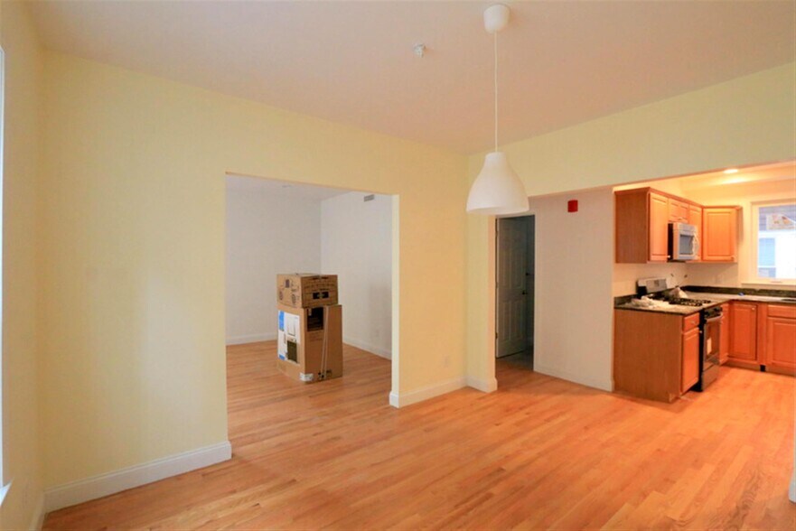 Building Photo - 25 Lewis St