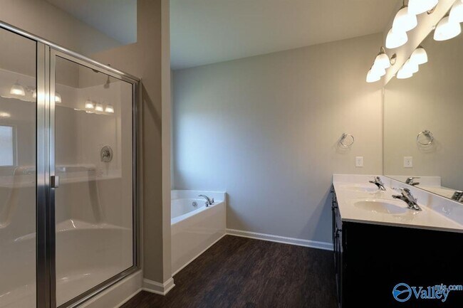Building Photo - 128 Oak Fletcher Dr
