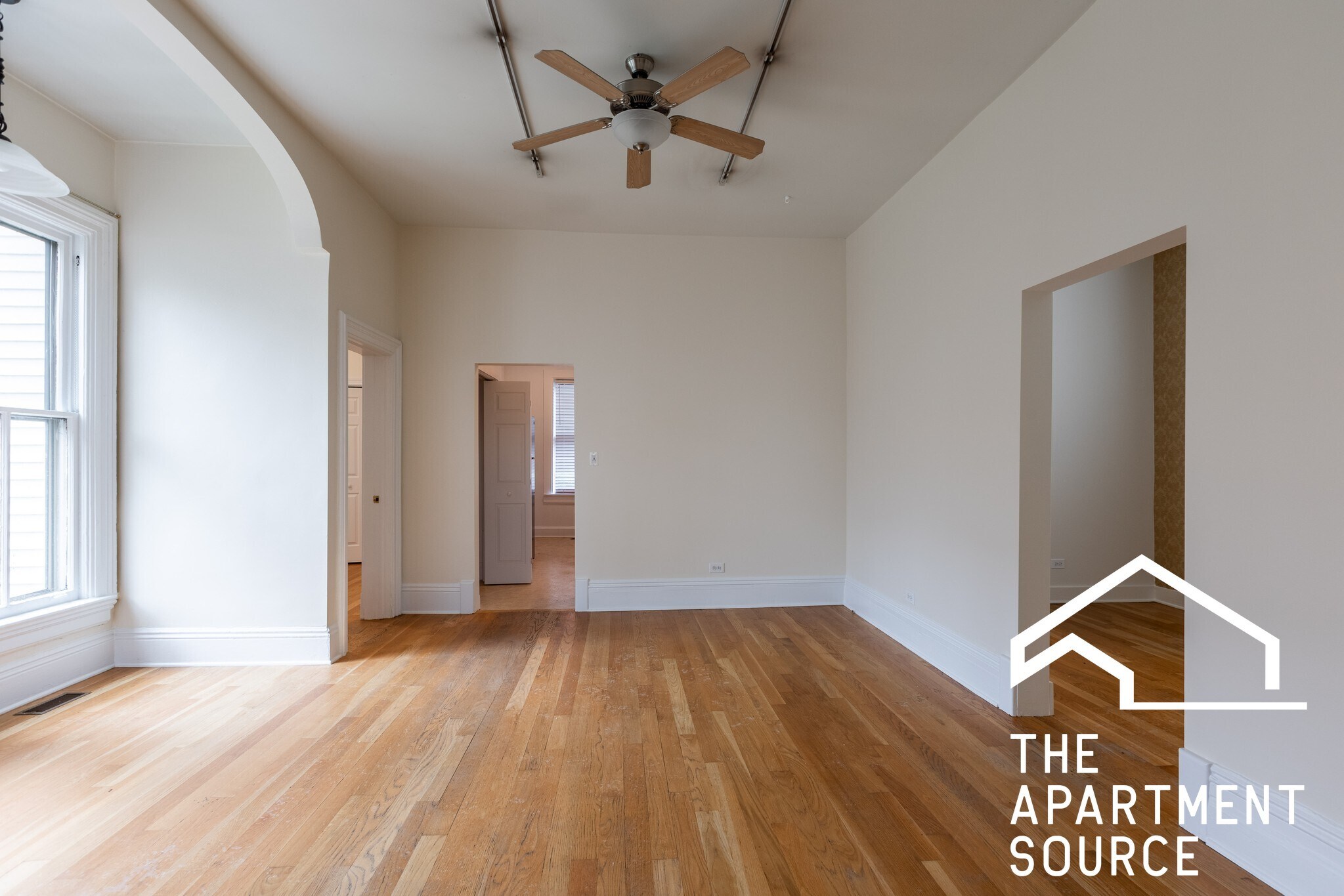 Building Photo - 4410 N Greenview Ave