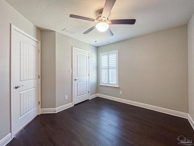 Building Photo - 263 Cottage View Dr