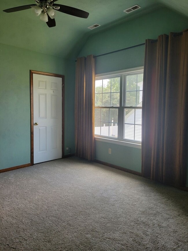 Building Photo - 4 bedroom 2.5 baths in Kempsville