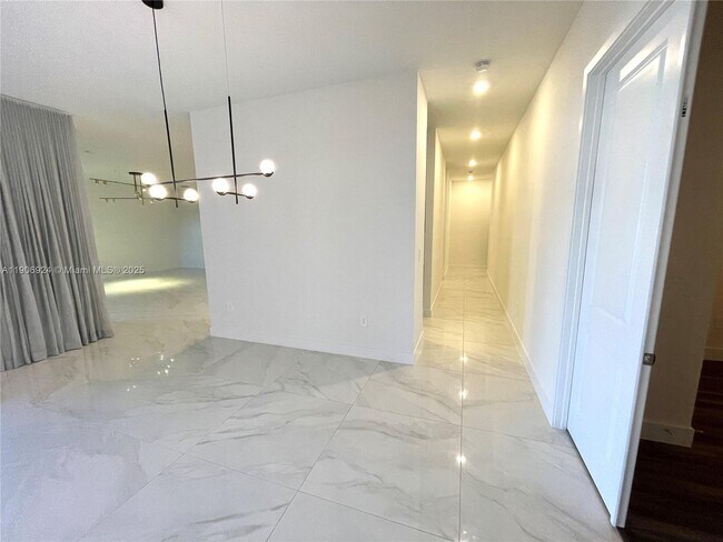 Building Photo - 11181 SW 92nd Ave