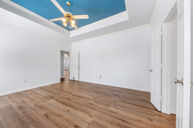 Building Photo - 23910 River Pl Dr