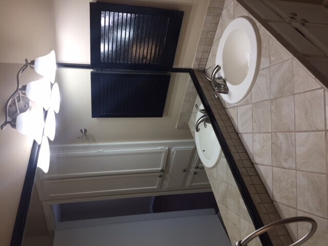 Building Photo - Beautiful Townhome for Rent