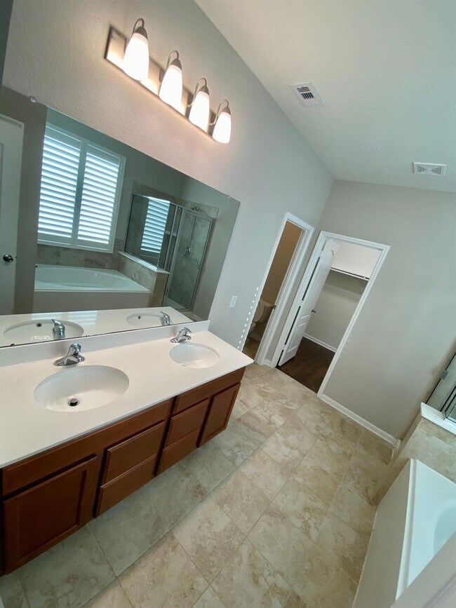 Building Photo - 5914 River Timber Trl