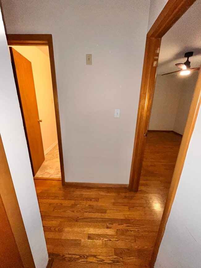 Building Photo - Single Family Home - 3 bedrooms and 1.5 ba...