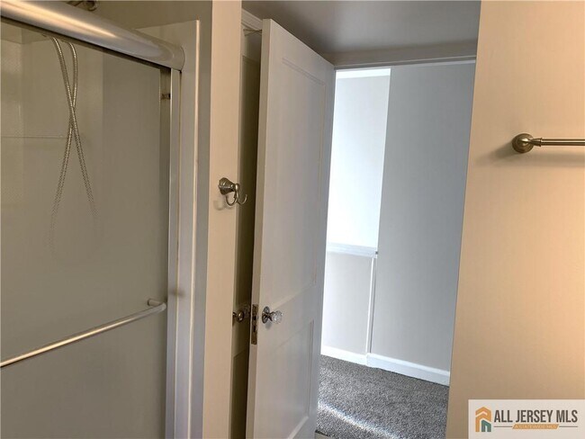 Building Photo - 11 Plainsboro Rd