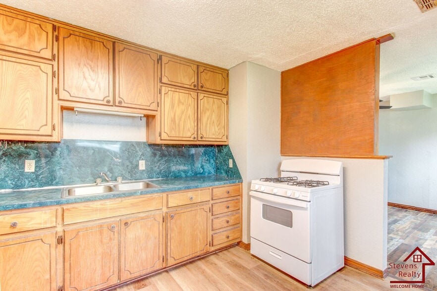 Building Photo - 1436 NW Ozmun Ave