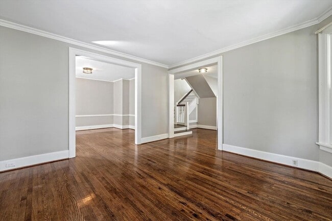 Building Photo - Updated 4 Bedroom Victorian on College Ave