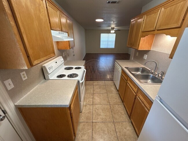 Building Photo - 912 McDaniel Cir