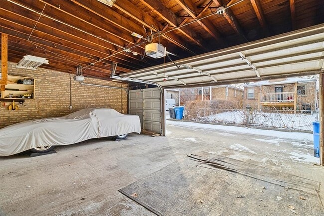 Building Photo - 6224 N Albany Ave