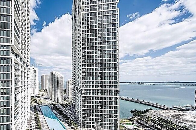 Building Photo - 485 Brickell Ave