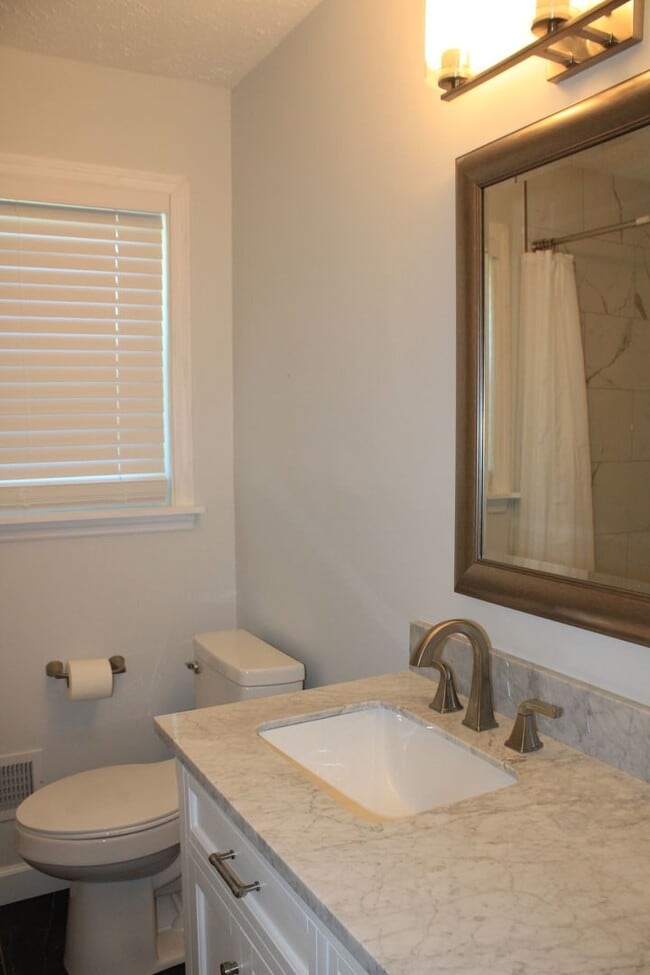Building Photo - 3 Bedroom 2 bath W/ Bonus In Hammond Hills