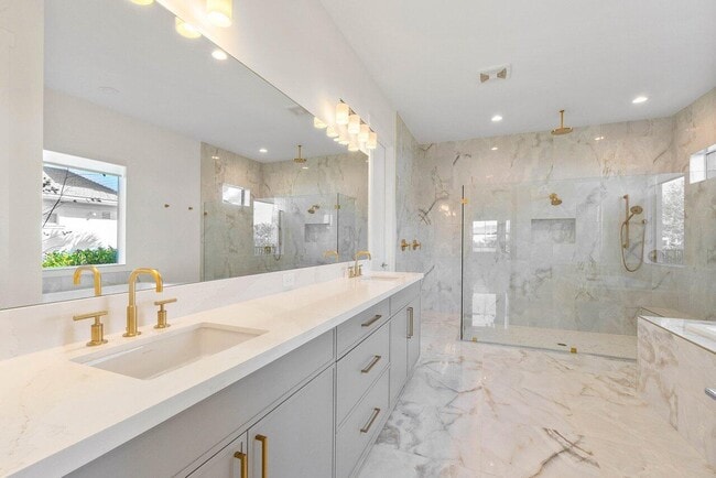 Building Photo - 9237 Crestview Cir