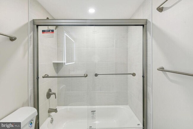 Building Photo - 327 8th St NE