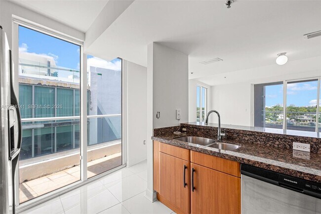 Building Photo - 6362 Collins Ave