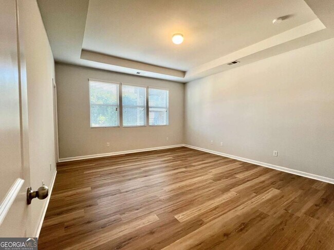 Building Photo - 370 Broadmoor Dr