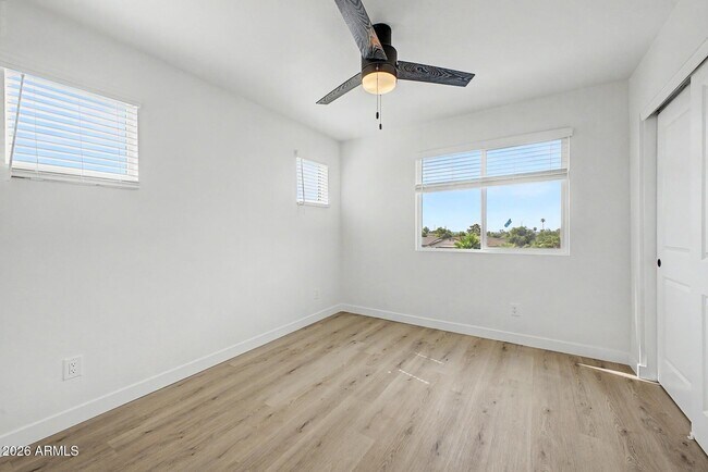 Building Photo - 141 W Latona Rd