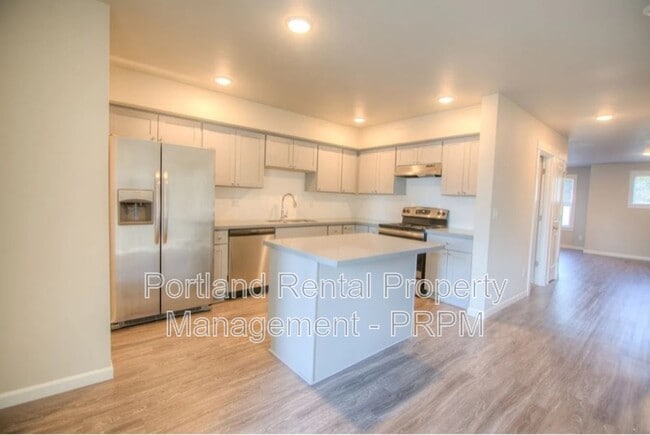 Building Photo - 607 NE 92nd Ave