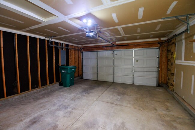 Building Photo - Updated Three Bedroom Single Family Home i...