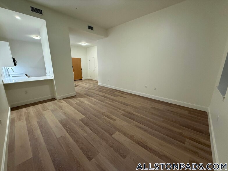 Building Photo - 1079 Commonwealth Ave